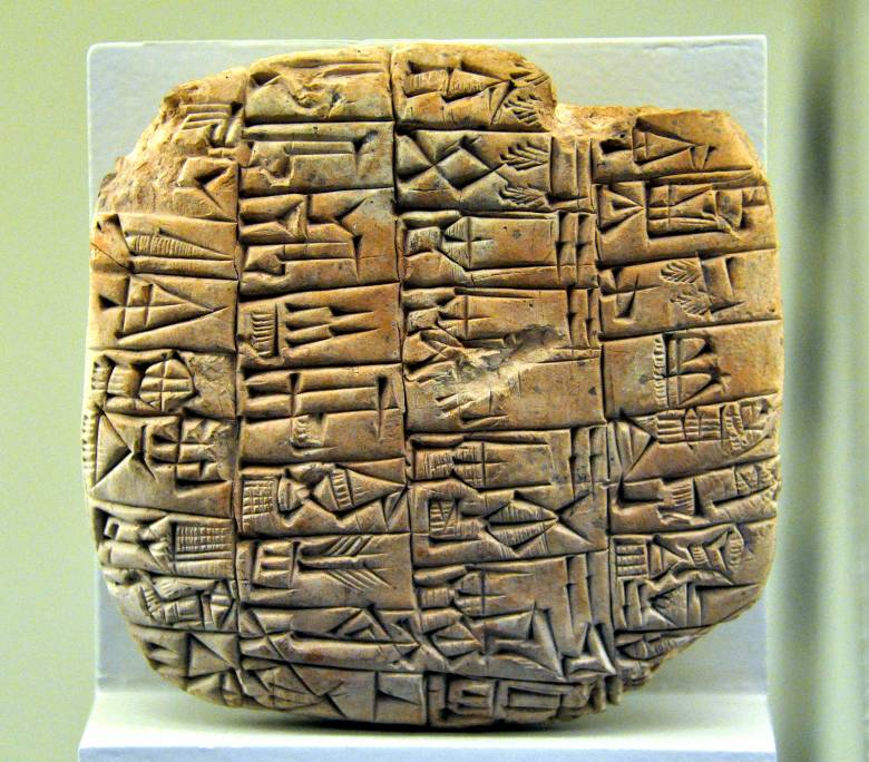 A mezopotámiai agyagtáblákra ékírással írták a vallásos, történelmi, matematikai, orvosi, csillagászati feljegyzéseket és az irodalmi műveket • Kép forrása: Wikipédia